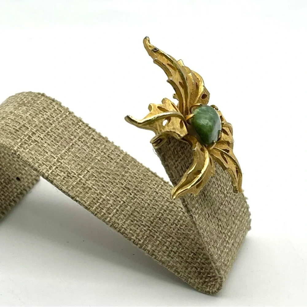 Vintage Gold Tone Floral Brooch With Polished Agate Stone Statement Pc